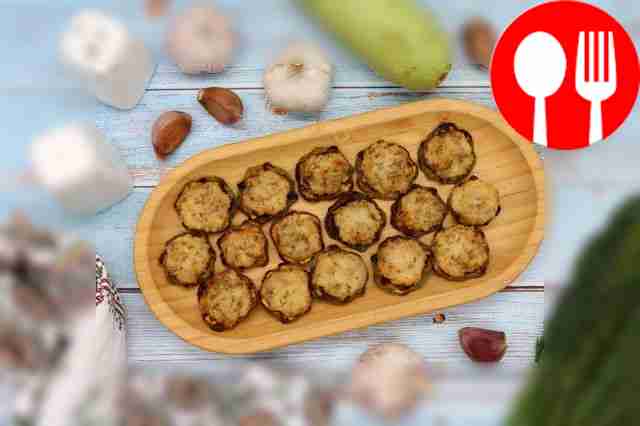 Zucchini with aromatic minced chicken