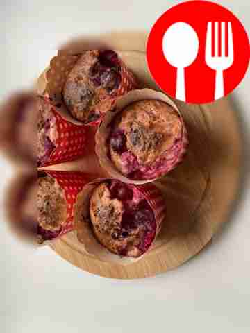 Curd cupcakes with cherries