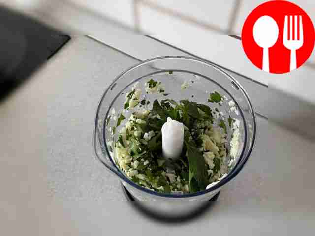 Add a spoonful of vegetable oil to the mixture...