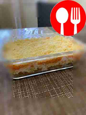 Low-calorie salad with apple and carrots