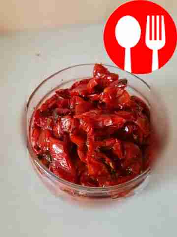 Вяленые помидоры с петрушкой и базиликом Sun-dried tomatoes with parsley and basil