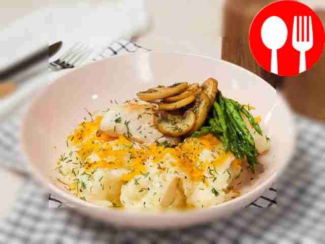 Mashed potatoes with milk and dill