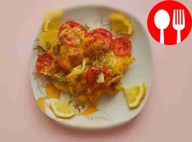 Треска, запеченная с картофелем и травами