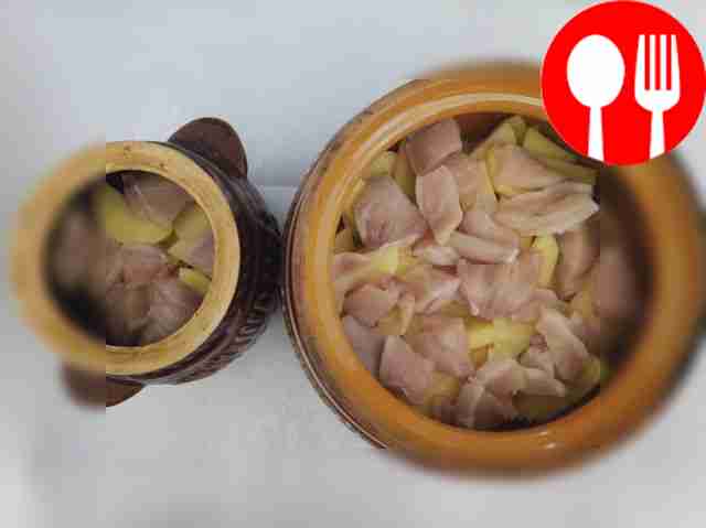 Place potatoes, chicken, mushrooms and onions,...