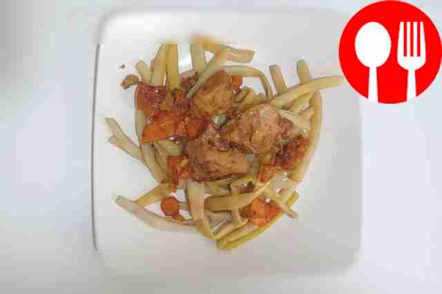 Green beans with meat and vegetables