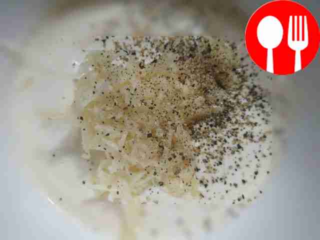 Finely chop the garlic and add it to the sour...