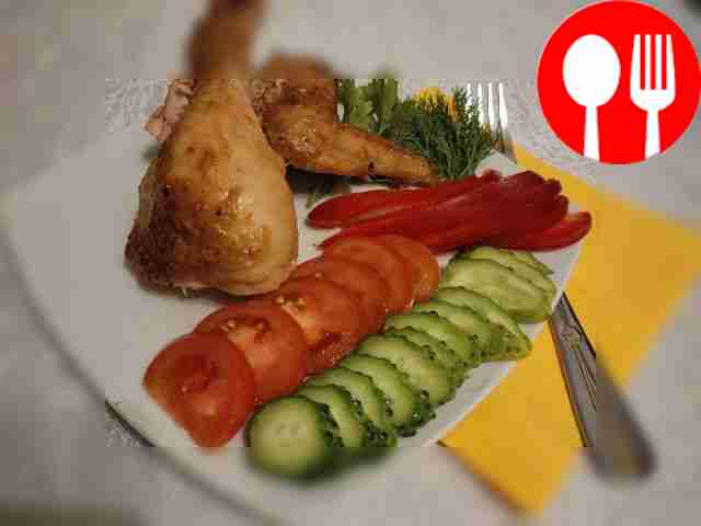 Baked chicken with paprika and nutmeg