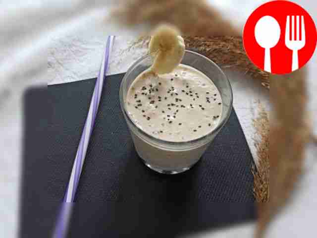 Smoothie with oatmeal and banana