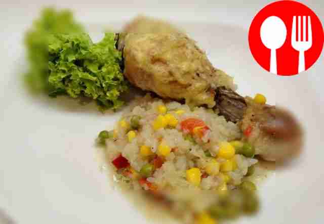 Rich chicken drumstick with rice and vegetables