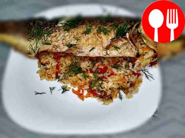 Carp stuffed with rice and vegetables