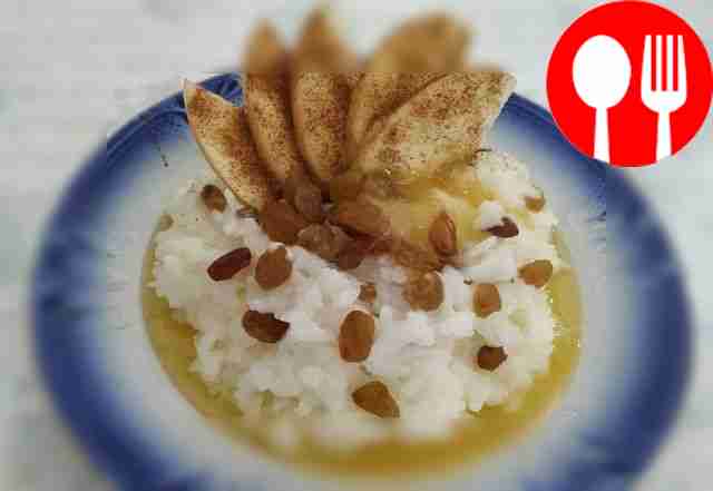 Creamy rice porridge with raisins