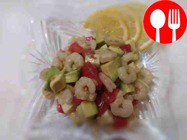 Light salad with avocado and shrimp