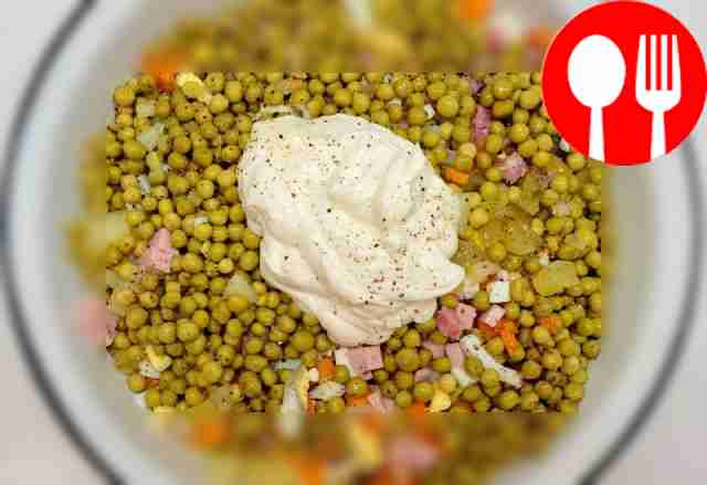 Add washed green peas to the chopped salad...