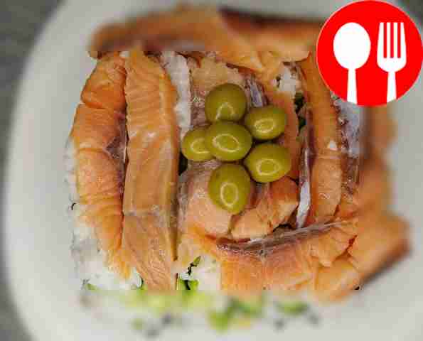 Salad with salmon and Philadelphia cheese or “lazy sushi”
