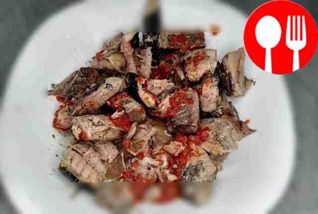 С консервированного тунца слейте жидкость и...