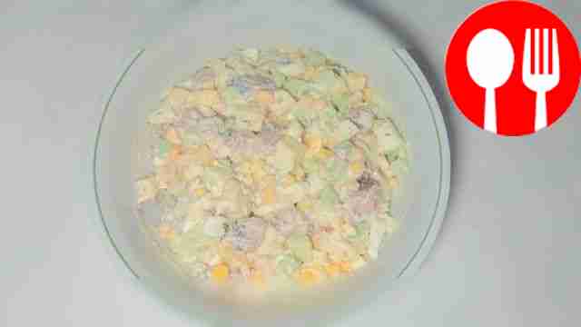 Healthy tuna, cheese and cucumber salad