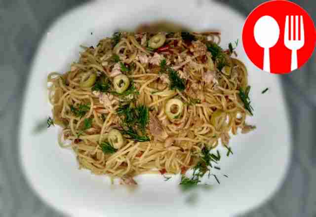 Spaghetti in vegetable sauce with tuna