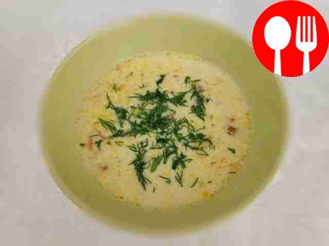 Cheese soup with smoked chicken