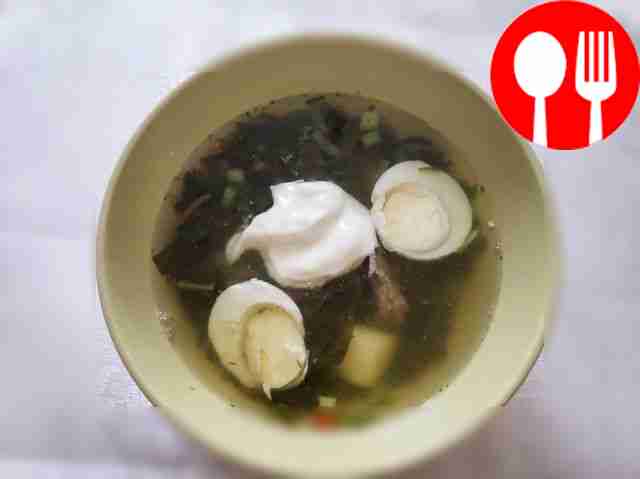 Зеленый борщ на говяжьем бульоне