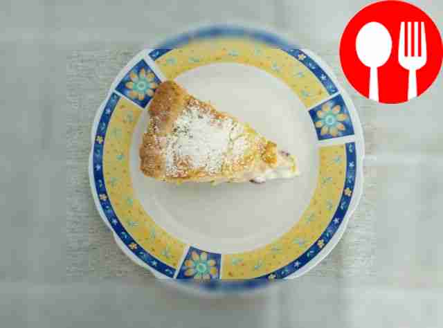 Пирог с вишней в сметанной заливке