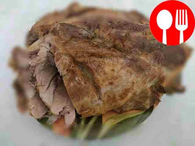 Аппетитная свиная лопатка в духовом шкафу Appetizing pork shoulder in the oven