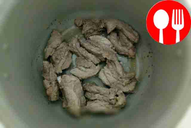 Cut the ribs into not too large pieces, fry...