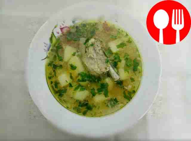 Soup with rice and ribs in a slow cooker