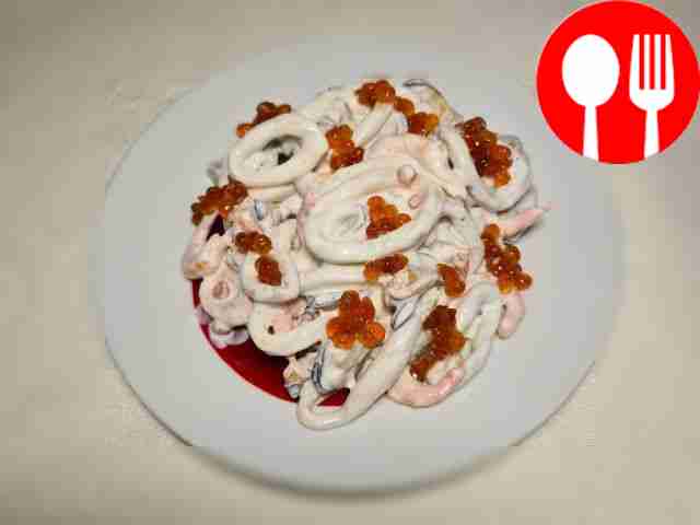 Салат «Нептун» с мидиями, креветками и красной икрой