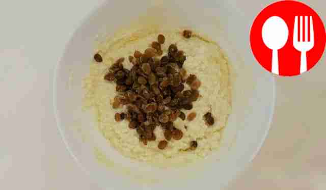 Возьмите форму для запекания и смажьте её...