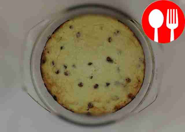 Простая творожная запеканка с изюмом