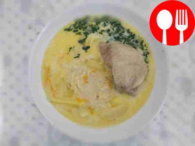 Fragrant cheese soup with chicken thighs