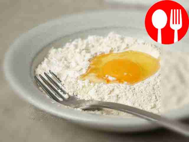 Приготовьте тесто: соедините сметану с...