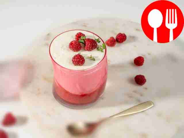 Curd dessert with raspberries without baking