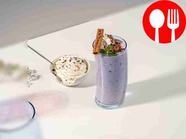 Milkshake with currants