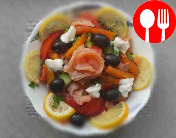 Delicious salad with chum salmon and vegetables