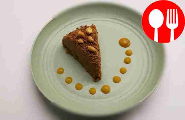 Quick cake with cookies