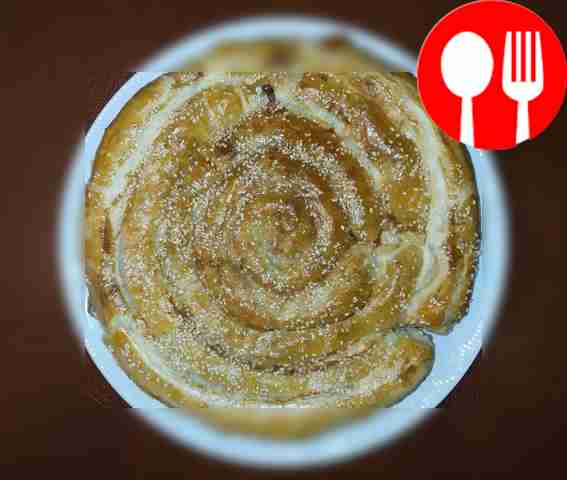 Delicious pie with ham and cheese