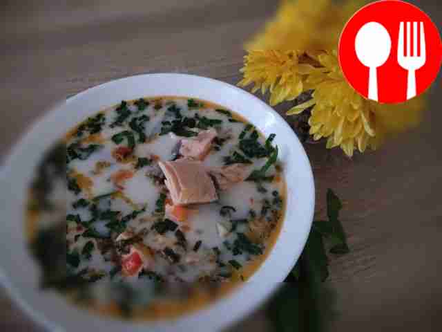 Light cheese soup with salmon