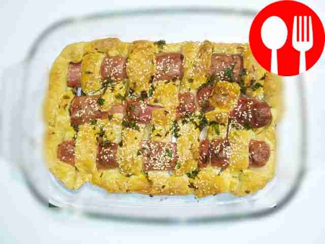 Quick pie with sausages and herbs