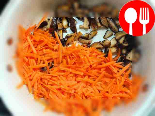 In a preheated frying pan, fry the mushrooms,...