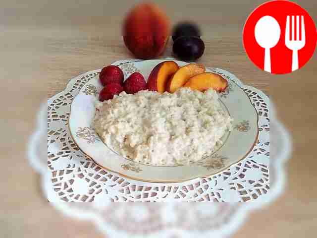 Healthy oatmeal with cream