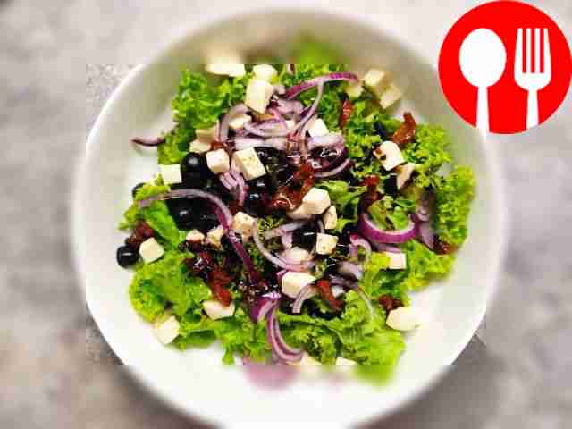 Посыпьте сверху тыквенными семечками и подайте...