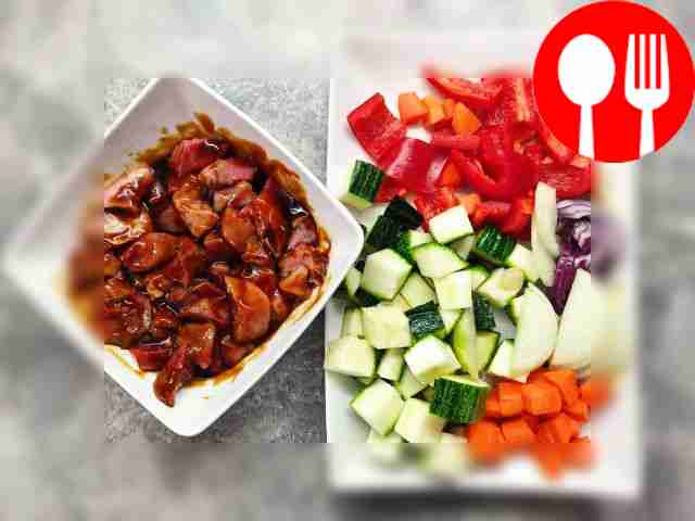 Измельчите мясо на мелкие кусочки. Морковь...