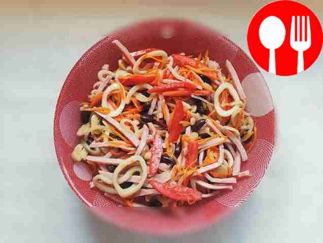 Салат из кальмаров и маринованных грибов