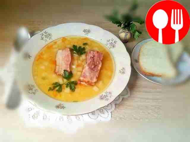 Pea soup with smoked ribs