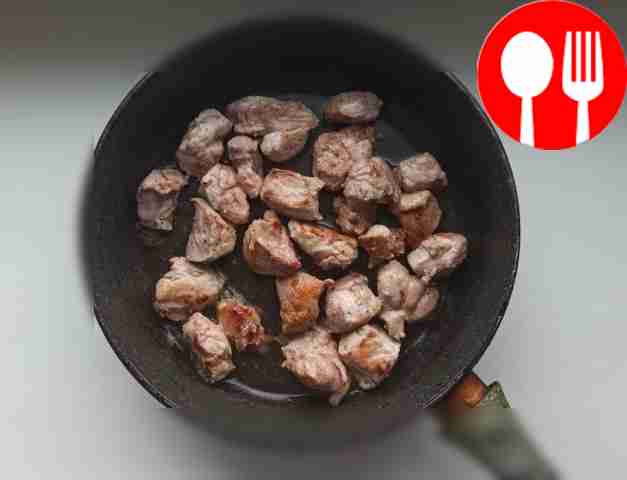 Heat vegetable oil in a frying pan, add meat...