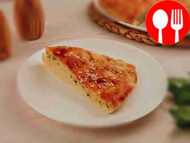 Flatbread with cheese, herbs and cottage cheese