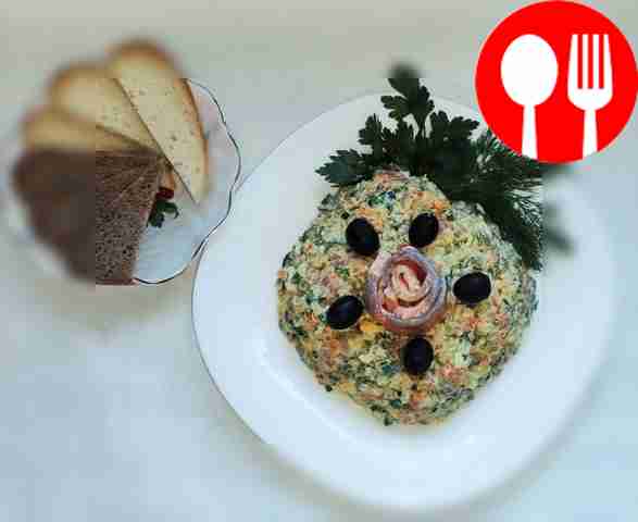 Salad with fish and canned peas