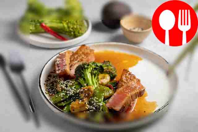 Tuna tataki with green garnish