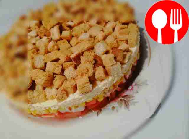 Salad with cheese and croutons